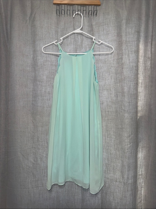 A. Byer Dresses & Skirts - A. Byer Scalloped Edge Chiffon Shift Mint Green Dress